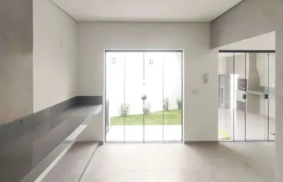 Casa à venda no santana em varginha com churrasqueira, 2 quartos, 1 suíte, 2 banheiros e 2 vagas