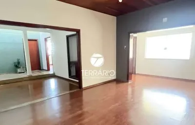 Casa à venda no centro em varginha com 4 quartos, 1 suíte, 3 banheiros e 3 vagas