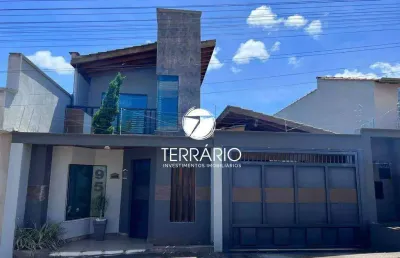 Casa à venda no sagrado coração ii em varginha com 4 quartos, 1 suíte, 2 banheiros, churrasqueira e 2 vagas