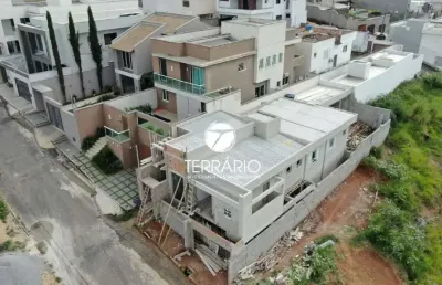 Casa à venda no parque são josé em varginha com piscina 3 quartos, 1 suíte, churrasqueira e 3 vagas