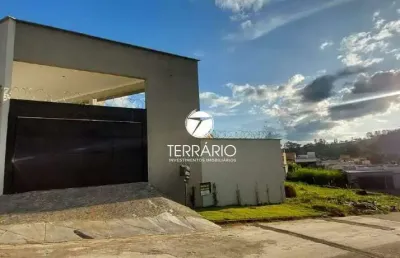 Casa à venda no vila verde em varginha com 3 quartos, 2 suítes, 4 banheiros e 4 vagas
