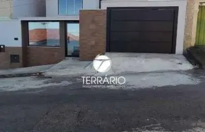 Casa à venda no rezende em varginha com 3 quartos, 1 suíte, 2 banheiros e churrasqueira