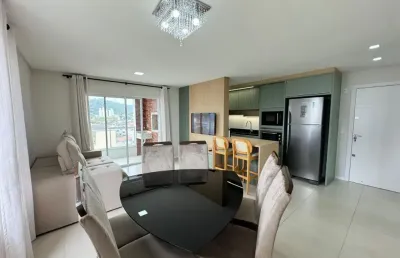 Apartamento novo, todo mobiliado e decorado em localização privilegiada!