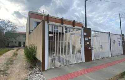 Sobrado com 2 dormitórios, 2 vagas e 2 banheiros no bairro rio pequeno