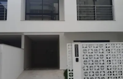 Sobrado triplex exclusivo na barra sul – balneário camboriú.