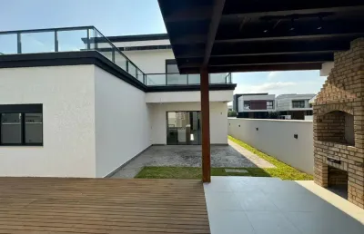 Casa no cond. caledônia  com 3 quartos sendo 1 suíte