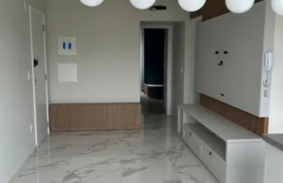 Lindo apartamento com uma cozinha elegante com moveis sob medida