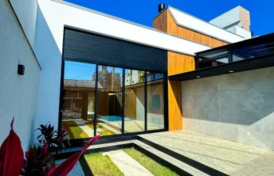 Lindíssima casa a venda no centro de camboriu !! acabamentos modernos
