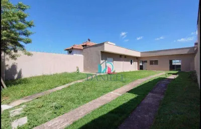 Casa térrea com 2 suítes localizada no bairro morumbi.