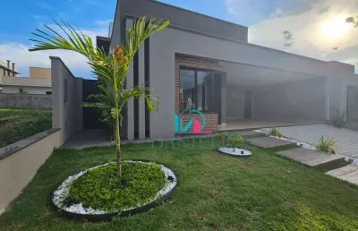 Casa térrea com 3 suítes localizada no condomínio portal das tipuanas.