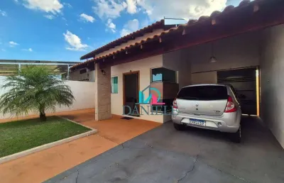 Casa térrea com 2 dormitórios localizada no jardim águas do paiol.