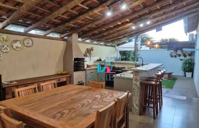 Casa térrea com 3 dormitórios localizada no condomínio alvorada.
