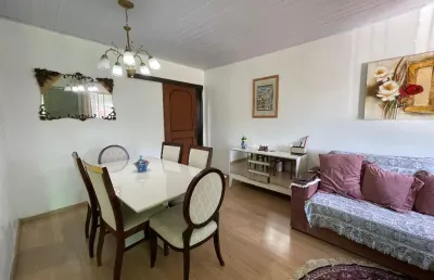 Linda casa térrea – terreno amplo, arborizado e com potencial comercial