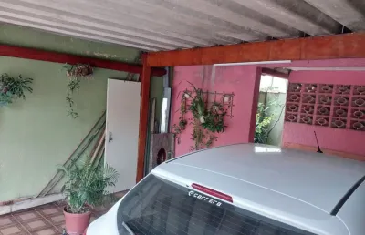 Casa assobradada em jardim marina, com 4 quartos 2 banheiros e 2 vagas de garagem, ótima localização, ao lado do o