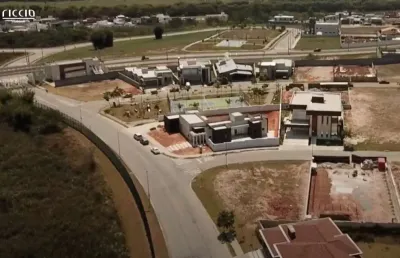 Terreno à venda de esquina - 662 m² no condomínio colinas do paratehy norte - terreno semi plano