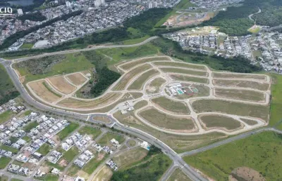 Terreno à venda cond. terras alpha -  - 427,00 m², quadra c1 - - declive. - vista para as montanhas
