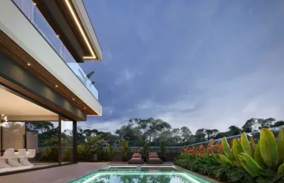 Sobrado de esquina em fase final de obra e com vista para as montanhas