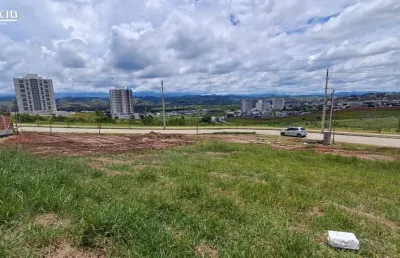 Terreno com leve aclive e vista definitiva para as montanhas