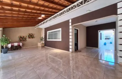 Casa sobrado de lote inteiro, com edícula . rua sem saída no bosque dos eucaliptos