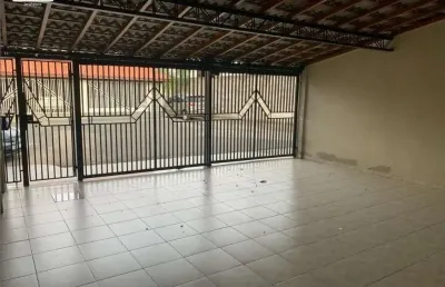 Casa com 4 dormtórios , sendo 1 suite no bairro do bosque dos ipês