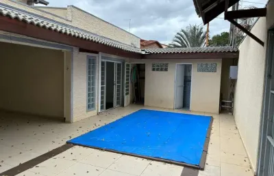Bela casa no jardim satélite com 3 dormitórios sendo 2 suites.