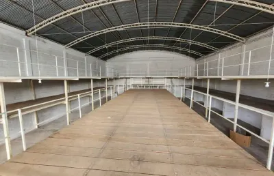 Galpão com 850 m2 com excelente localização no jardim satélite