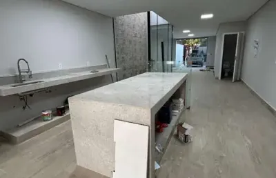 Sobrado novo a venda localizado na zona sul de são josé, com  3 dormitórios, sendo 1 suíte com sacada!
