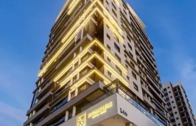 Apartamento com 67 m² e , com 2 dormitórios, sendo 1 suíte, varanda gourmet integrada com sala e cozinha, lavabo, e 1 vaga de garagem com hobby box.