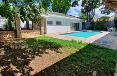 Mansão no jardim esplanada totalmente plana, com 647m² de área construída.