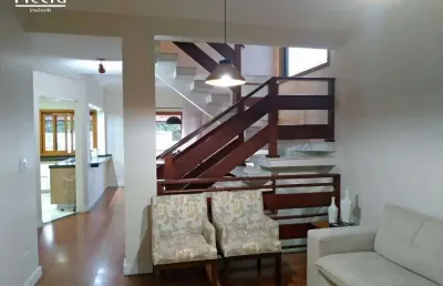 Casa sobrado com 240m2 de área construída e 250m2 de terreno. altos da serra 3