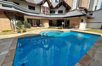 Excelente sobrado no condomínio colinas, terreno de 748m2 e área útil de 454m2 - área gourmet com ampla piscina