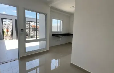 Casa térrea recém construída. 3 dormitórios com suíte.