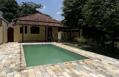 Já pensou, ter uma área verde, com piscina e churrasqueira há apenas 2 munitos do centro de itaboraí?