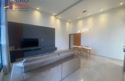 Condomínio fechado, casa térrea, 03 suítes, espaço gourmet, área de lazer e portaria e segurança 24hs.