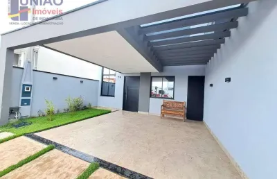 Casa a venda em condomínio fechado, 03 dormitórios (sendo 01 suíte), segurança 24hs.