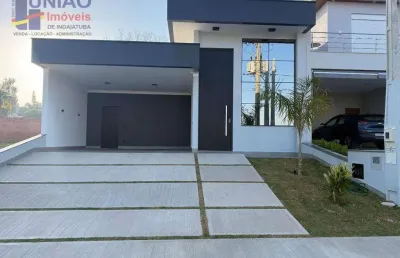 Casa nova em condomínio fechado, indaiatuba/sp, 03 suítes, piscina, área gouemet.