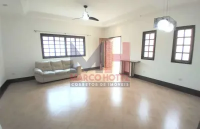 Casa com 3 quartos para alugar na Avenida Presidente Kennedy, 537, Vila Mirim, Praia Grande