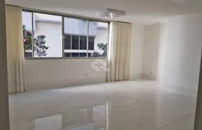 Apartamento reformado | 4 dorms e 5 banheiros - localização excelente