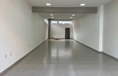 Imóvel comercial para alugar no centro com 114m² e 2 banheiros.