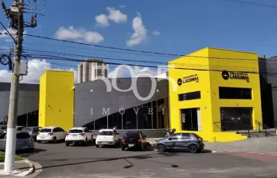 Salão comercial com 590 m² e estacionamento amplo no bairro liberdade