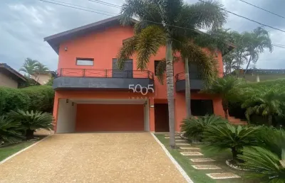 Casa para alugar no condomínio campos de santo antônio i com 311m² de área construída, sendo 801m² de terreno.