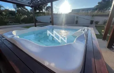 Sobrado de alto padrão em hidrolândia com 5 suítes e piscina moderna