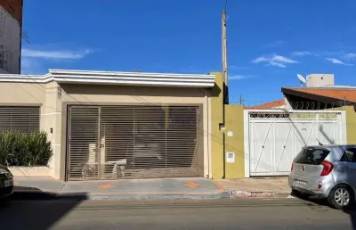 Casa com 2 quartos para alugar no Centro, São Carlos 