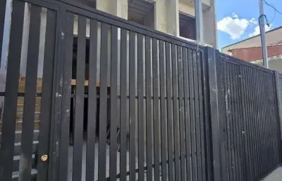 Sobrados novos em fase de construção, 3 dormitórios, 2 vagas no km 18.