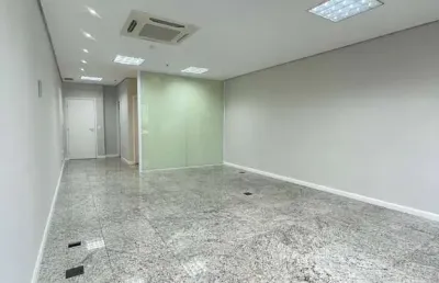 Sala comercial à venda, com 48m² e 1 vaga de garagem.