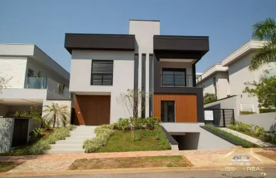 Belíssima casa em condomínio, 525,48m² com 5 suítes sendo 1 super master.