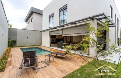 Casa de luxo com vista permanente, 441m² e 4 suítes.