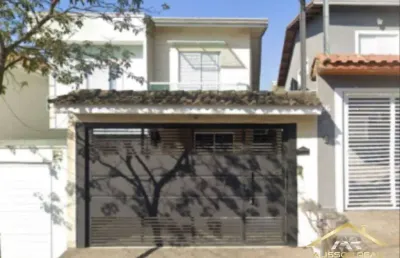 Sobrado à venda com armários planejados e uma bela área gourmet, 130m².
