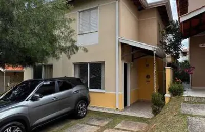Linda casa reformada, 2 quartos, sala 2 ambientes e 2 vagas em cotia - sp.
