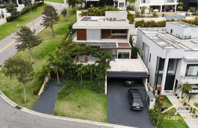 Linda casa em cond. de 440m², 4 quartos, 4 suítes, 4 vagas no gênesis ii.